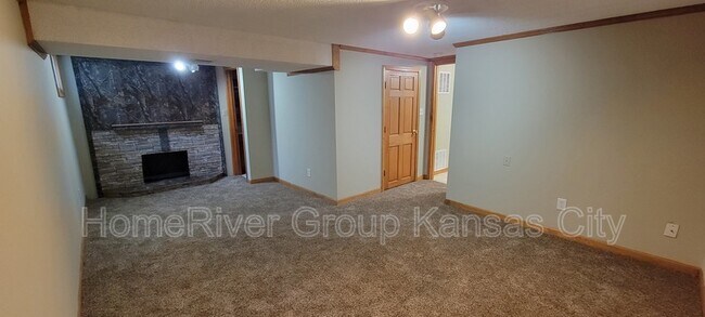 Building Photo - 401 SW Stoney Brook Ln