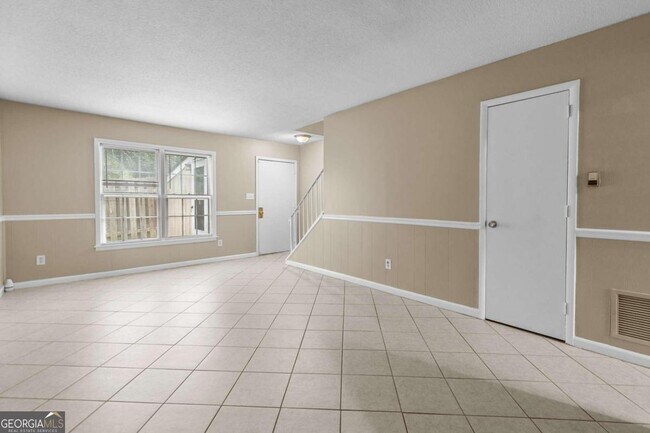 Building Photo - 2030 Kings Gate Cir SW