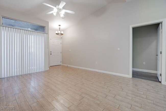 Building Photo - 2305 W Horizon Ridge Pkwy