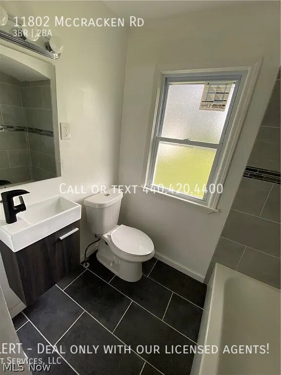 Building Photo - Cozy Cape cod 3 Bedroom 2 Bathroom