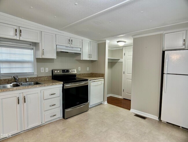 Foto del edificio - 2145 Winston Rd