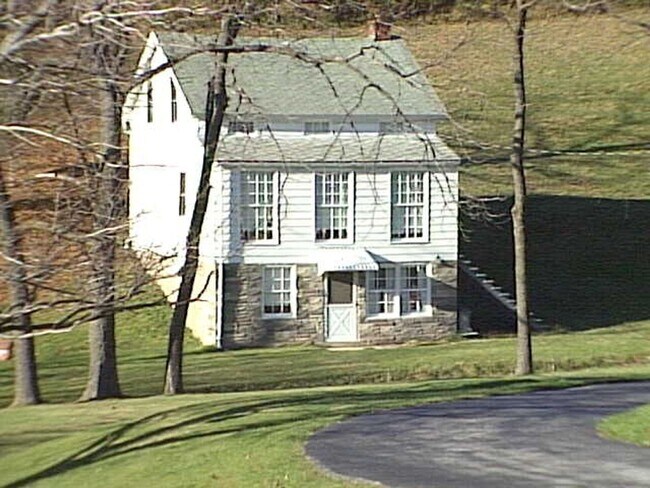 Building Photo - 2 br, 1 bath House - 425 GREEN VALLEY ROAD