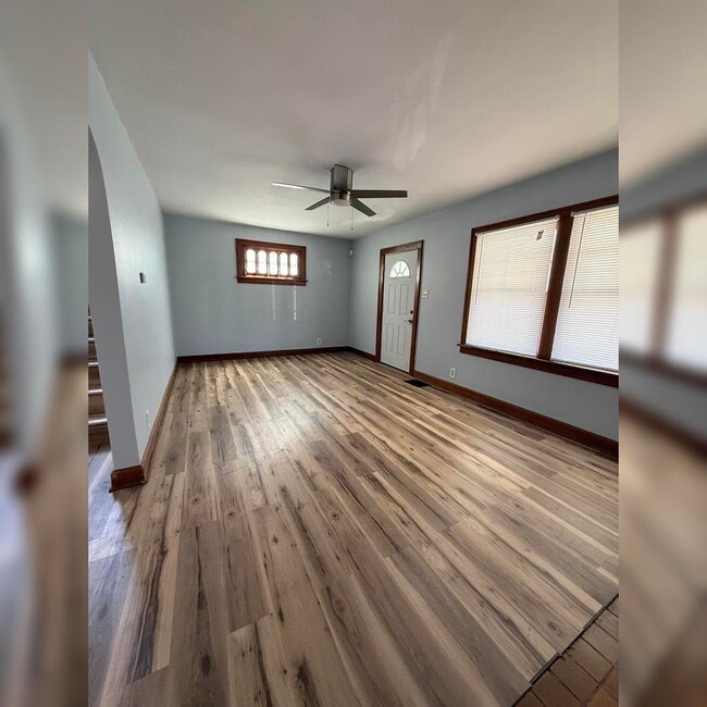 Foto del edificio - 1410 E Blake Ave