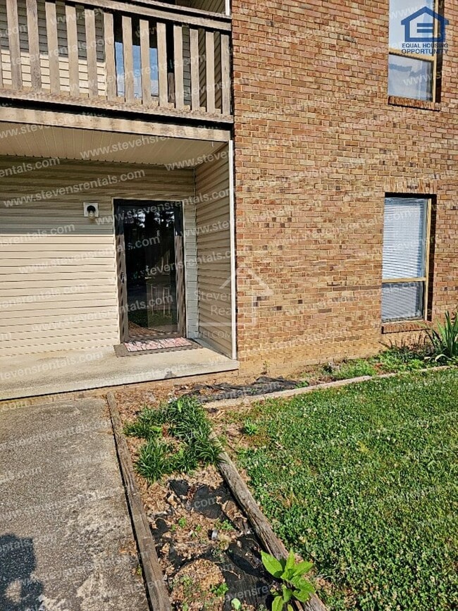 Building Photo - 419 Oriole Dr