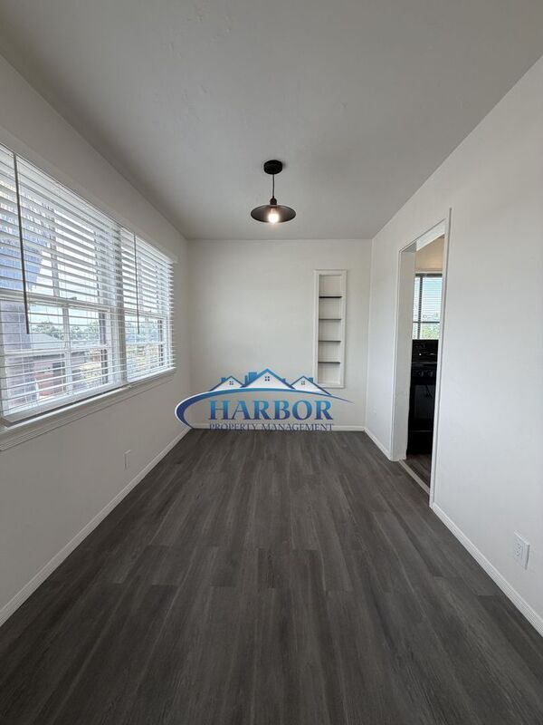 Building Photo - 904 Sartori Ave