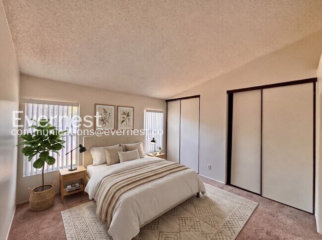 Foto del edificio - 2 Bed, 1 Bath Home with Garage / Pet-Friendly / Vouchers Accepted / Available Soon!