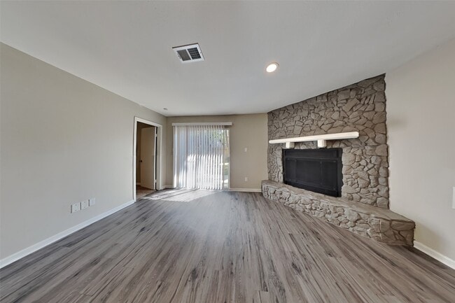 Building Photo - 3114 River Valley Dr