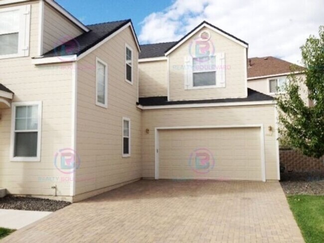 Foto del edificio - Stunning 2-Story Home with Scenic Views in...