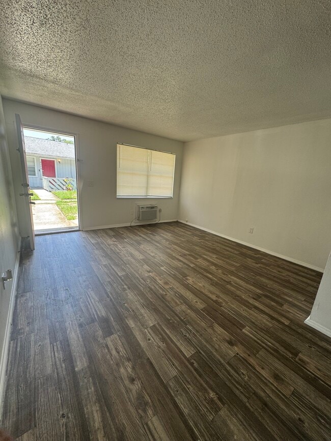 Building Photo - 8560 Channelview Cir