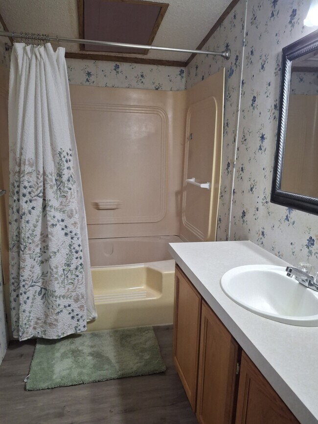 bañera de jardín - baño principal - 3361 Coykendall Rd