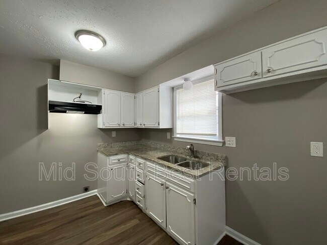 Foto del edificio - 1935 Warner Ave