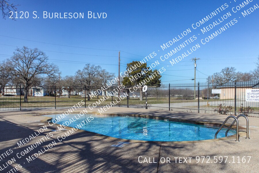 Foto del edificio - 2120 S Burleson Blvd