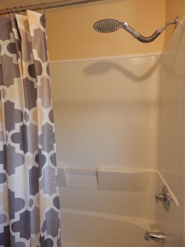 Foto del edificio - 2 Murdock Ave