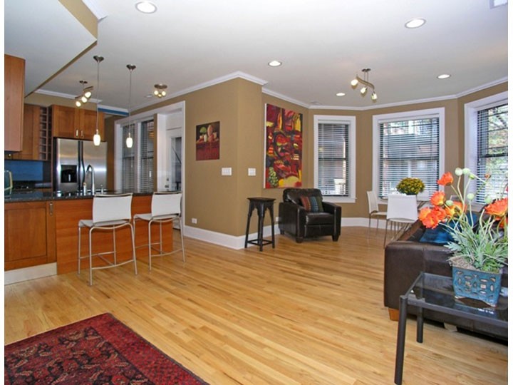 Primary Photo - 1138 W Pratt Blvd