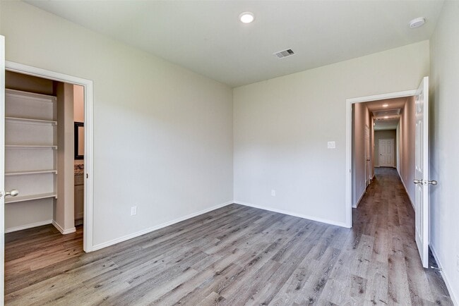 Building Photo - 409 E Avenue G