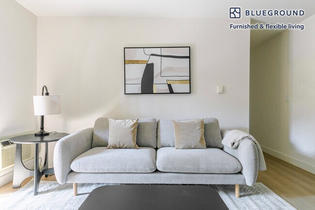 Foto del edificio - 1600 Villa St