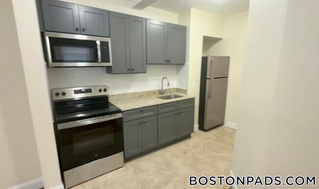 Building Photo - 244 Kelton St