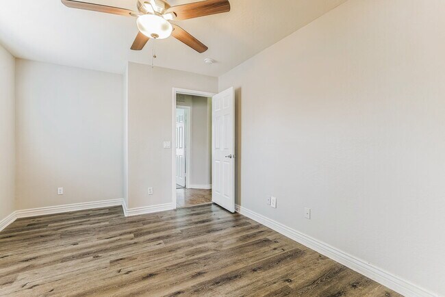 Building Photo - 34042 N Mercedes Dr