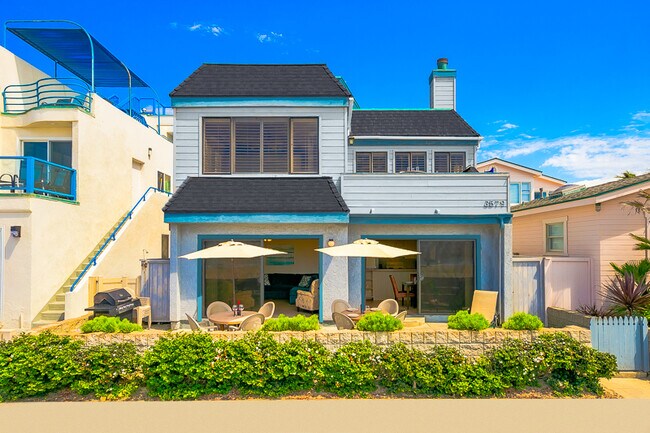Foto del edificio - 3579 Ocean Front Walk