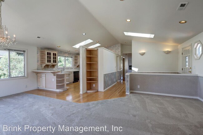 Building Photo - 2 br, 2 bath House - 531 Maple St