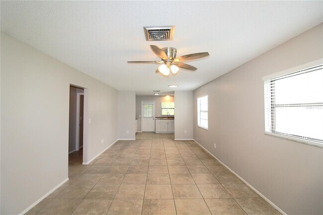 Foto del edificio - 322 Briarwood Rd