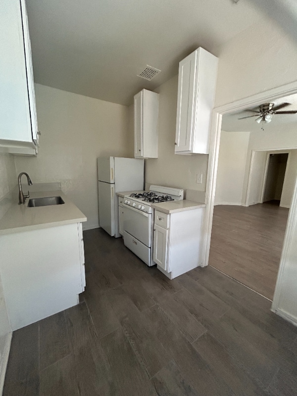 Foto del edificio - 4367 Oakwood Ave