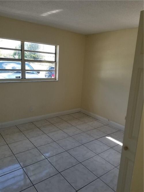 Foto del edificio - 6560 SW 20th St