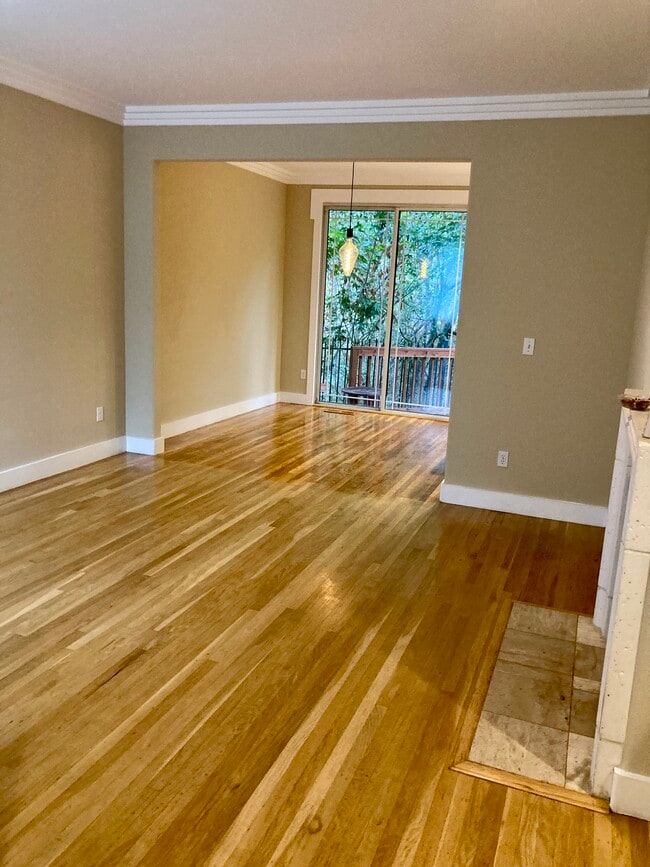Living/dining area - 3954 Canon Ave