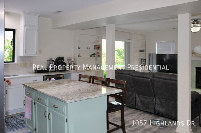 Foto del edificio - 1057 Highlands Dr