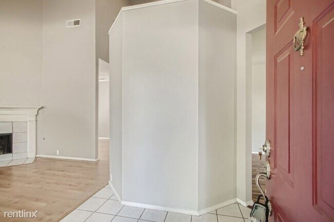 Building Photo - 3 br, 2.5 bath House - 10317 Burgundy Driv...