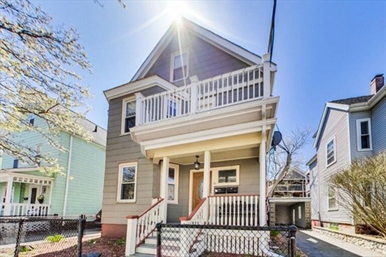 Beautiful 3 bed 1 bath apartment with all the amenities! - 16 Cypress St