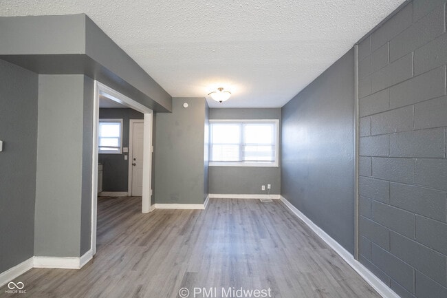 Foto del edificio - 6068 E 16th St