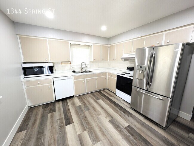 Foto del edificio - 1344 Spring St