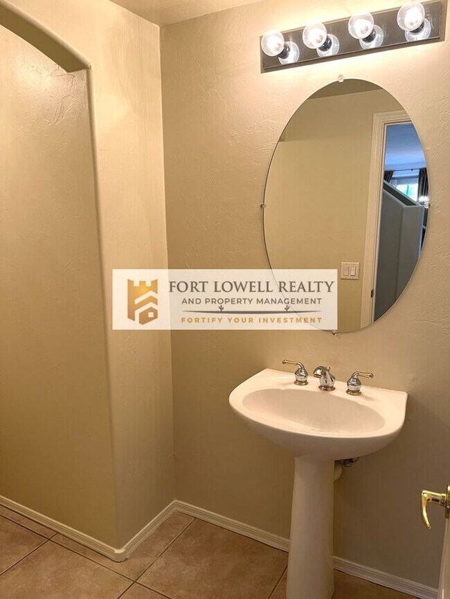 Foto del edificio - 3/2.5 2 car garage/washer/dryer/private yard