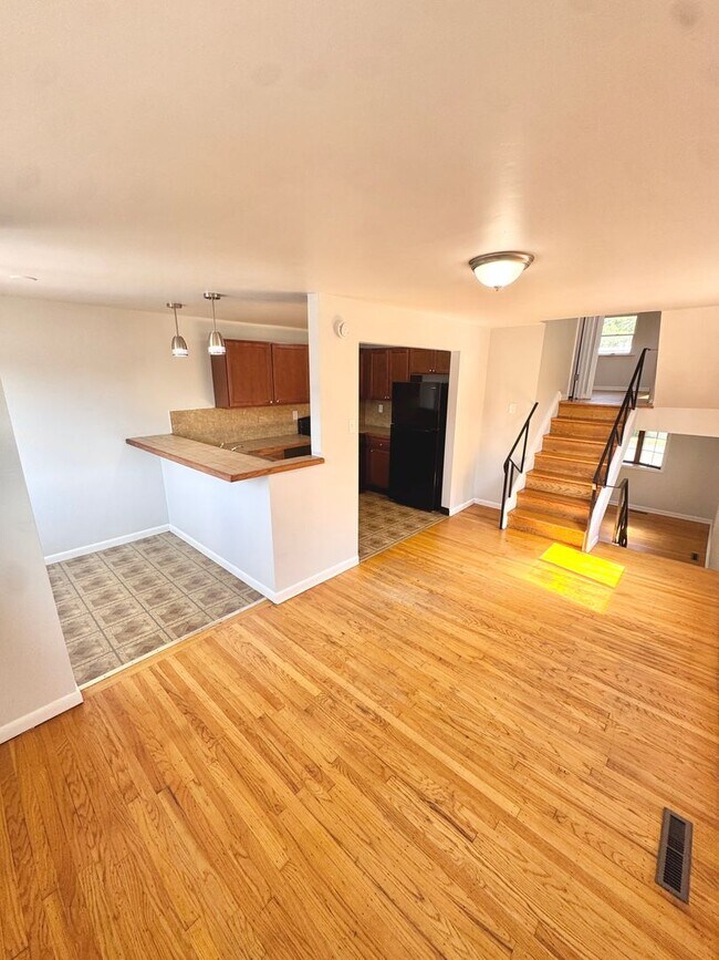 Foto del edificio - SUPER CLEAN THREE BEDROOM TOWNHOME