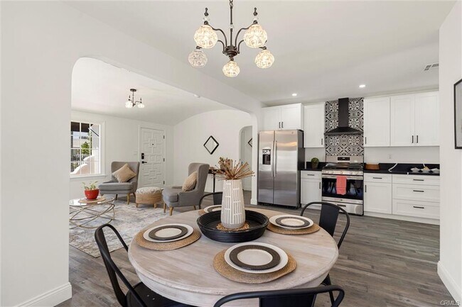 Foto del edificio - 6616 Vesper Ave