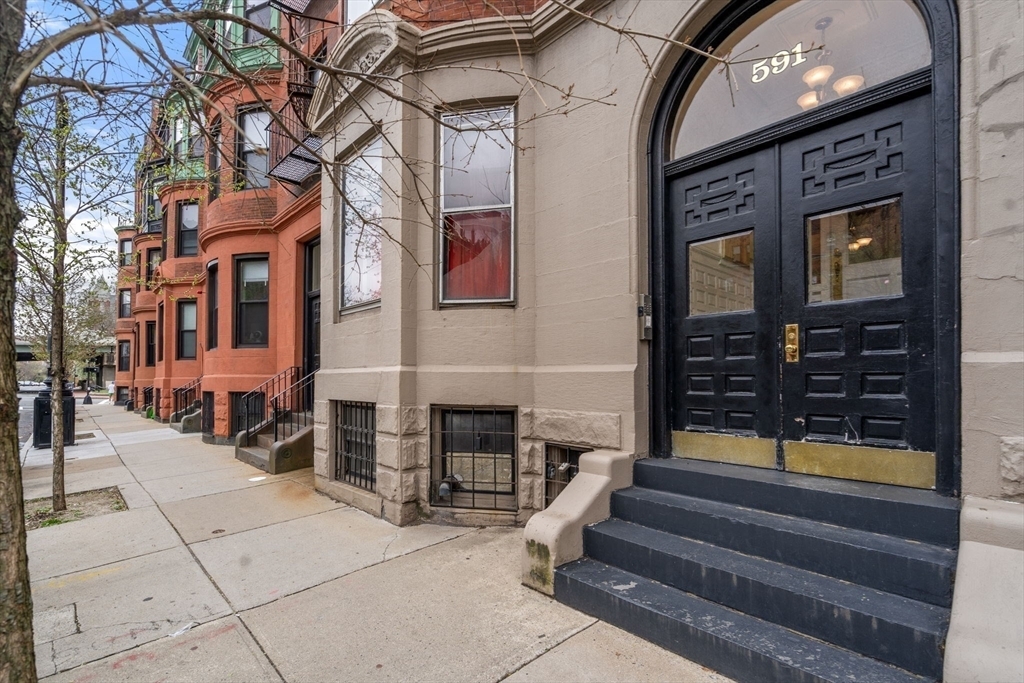 Primary Photo - 591 Beacon St