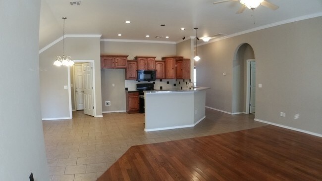 Building Photo - 6720 Greenway Dr