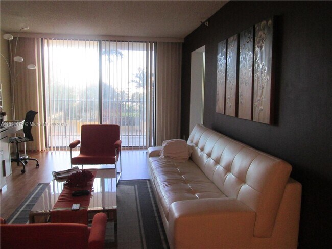 Foto del edificio - 290 174th St St