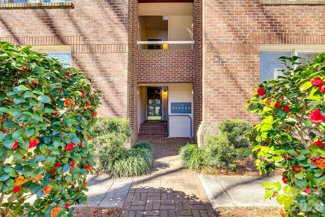 Foto del edificio - 2220 Roswell Ave