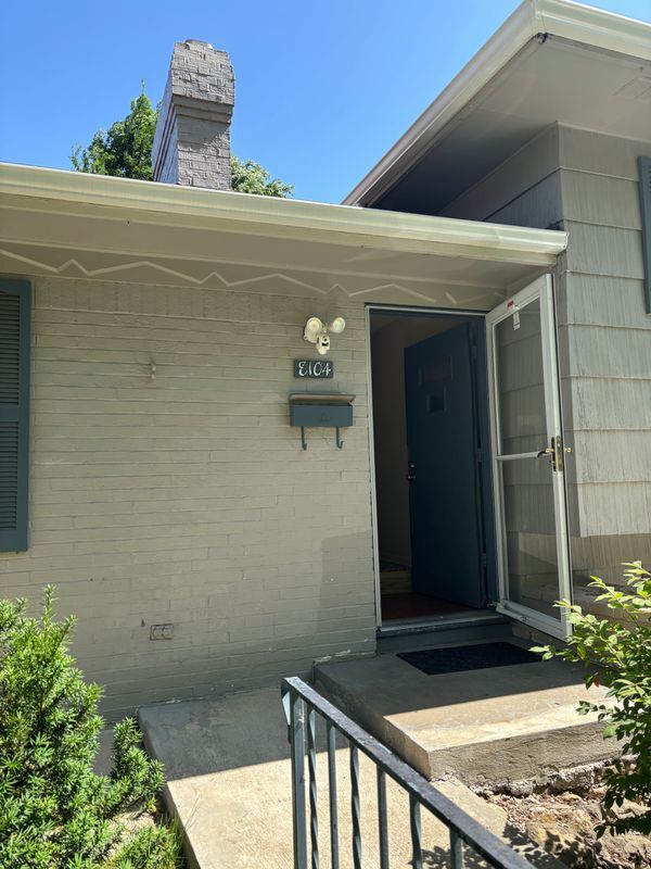 Foto del edificio - 8104 Oakland Ave