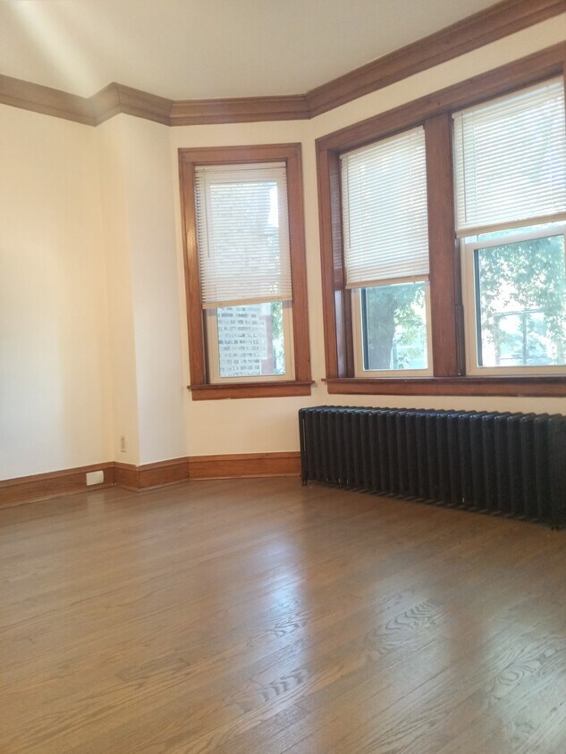 Primary Photo - 2135 N Leavitt St