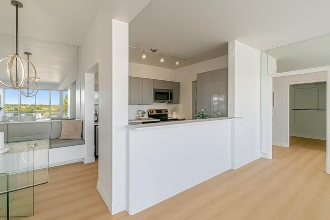 Building Photo - 1700 Civic Center Dr