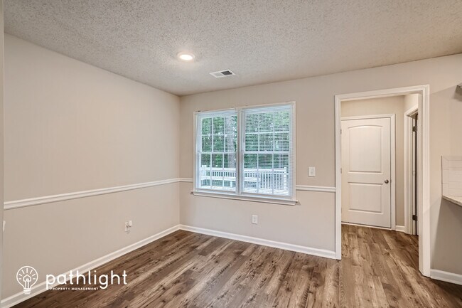 Foto del edificio - 330 Cowan Rd