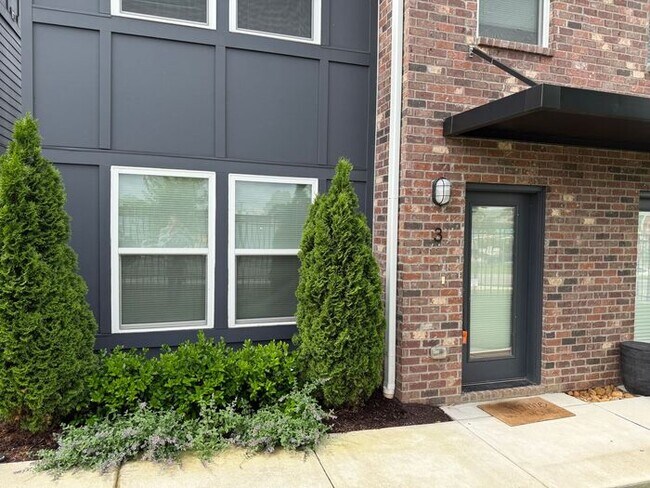 Foto del edificio - 3 - Level Modern Apartment in East Nashville