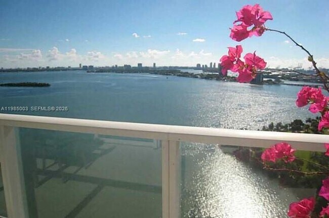 Foto del edificio - 2020 N Bayshore Dr