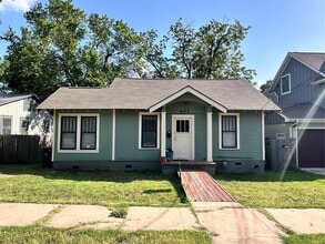 Building Photo - 407 W 35th St