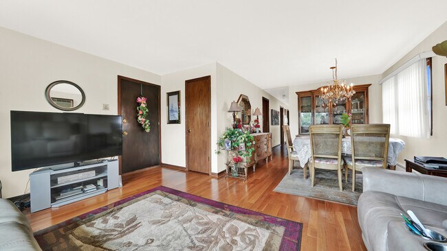 Foto del edificio - 3104 Raymond Ave