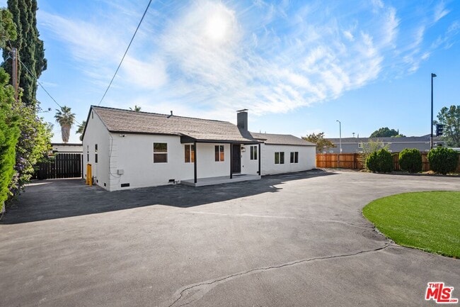 Foto del edificio - 20850 Chase St