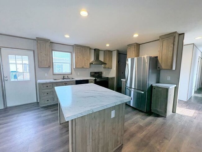 Building Photo - 10610 State Rte 762